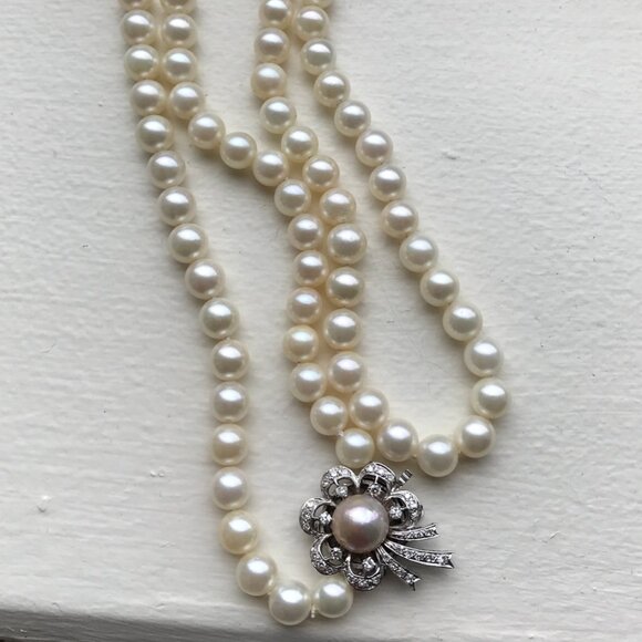 Single Strand Pearl Necklace - Picture 3 of 3